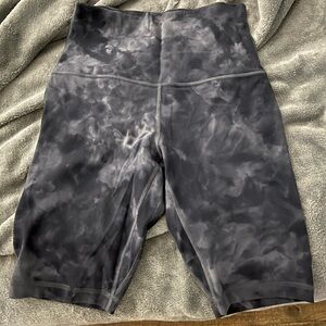Lululemon Athletica Gray Patterned Shorts